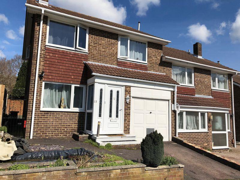 Estridge Close, Bursledon 4 bed semidetached house £255,000