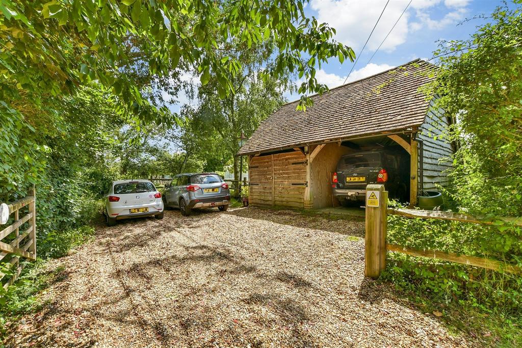 Garage/Car Port &amp; Driveway