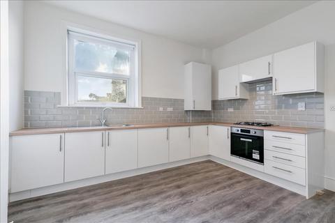 4 bedroom flat to rent, Park Parade, London, NW10