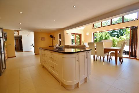 5 bedroom detached house to rent, Chilworth