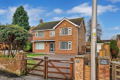 4 bedroom detached house to rent, Darnhall School Lane, Winsford