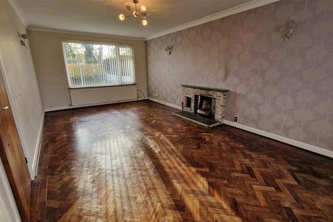 4 bedroom detached house to rent, Darnhall School Lane, Winsford