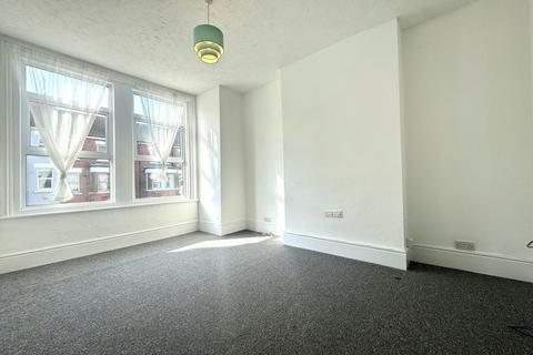 2 bedroom flat to rent, Norfolk Court, Margate