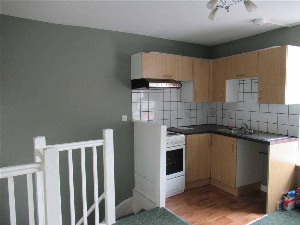 Flat 2, 13 Church Street, Welshpool, Powys, SY21 1 bed flat £260 pcm
