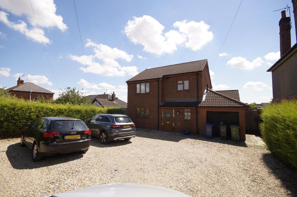 Wragby Road East, North Greetwell, Lincoln 3 bed detached house £230,000