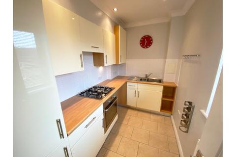 2 bedroom flat to rent, Fielding Way, Westcliff-on-Sea, SS0