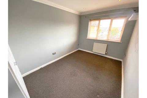 2 bedroom flat to rent, Fielding Way, Westcliff-on-Sea, SS0