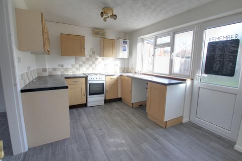 3 bedroom semi-detached house to rent, Larchwood Close, Leicester