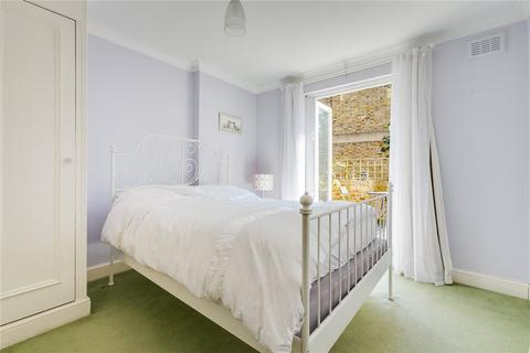 2 bedroom flat to rent, Bishops Road, London