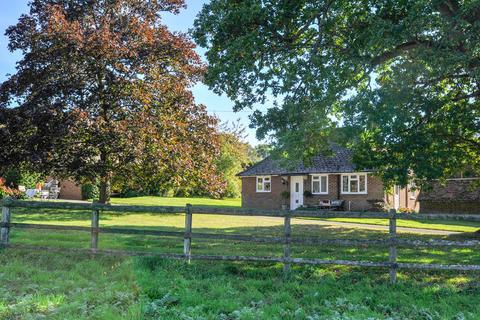 3 bedroom cottage to rent, Petworth Road, Haslemere