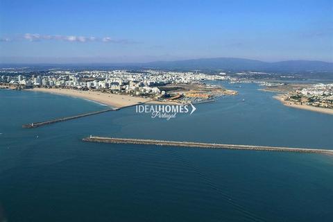 Land, Lagoa,  Algarve