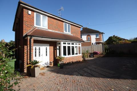 3 bedroom detached house to rent, Reigate RH2