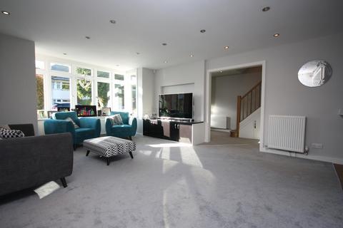 3 bedroom detached house to rent, Reigate RH2