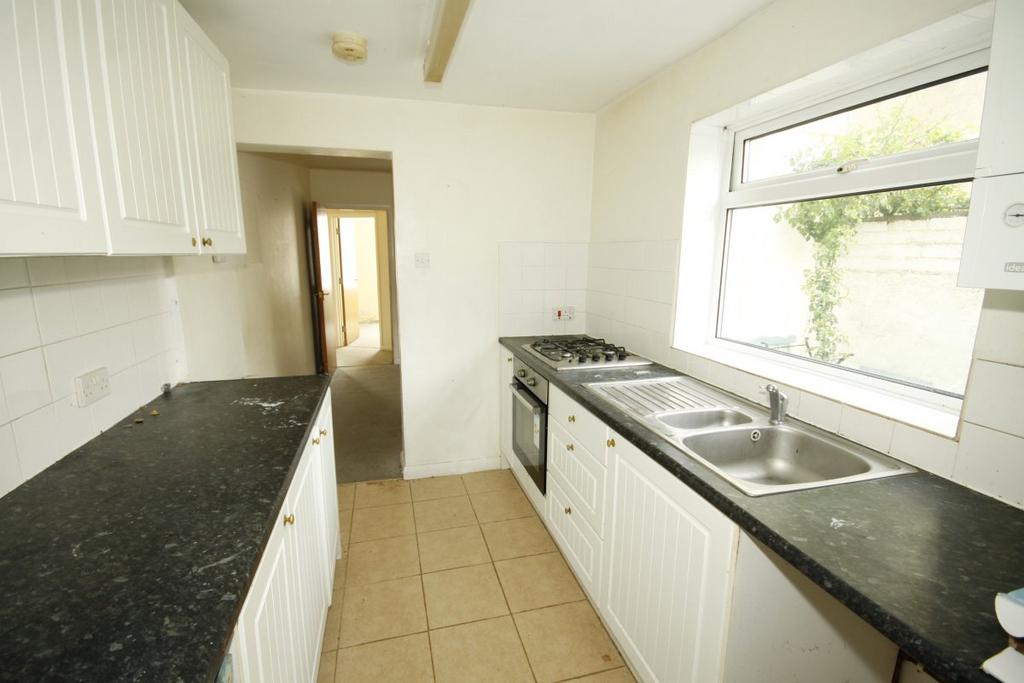 Stopford Road, Gillingham 4 bed detached house £300,000