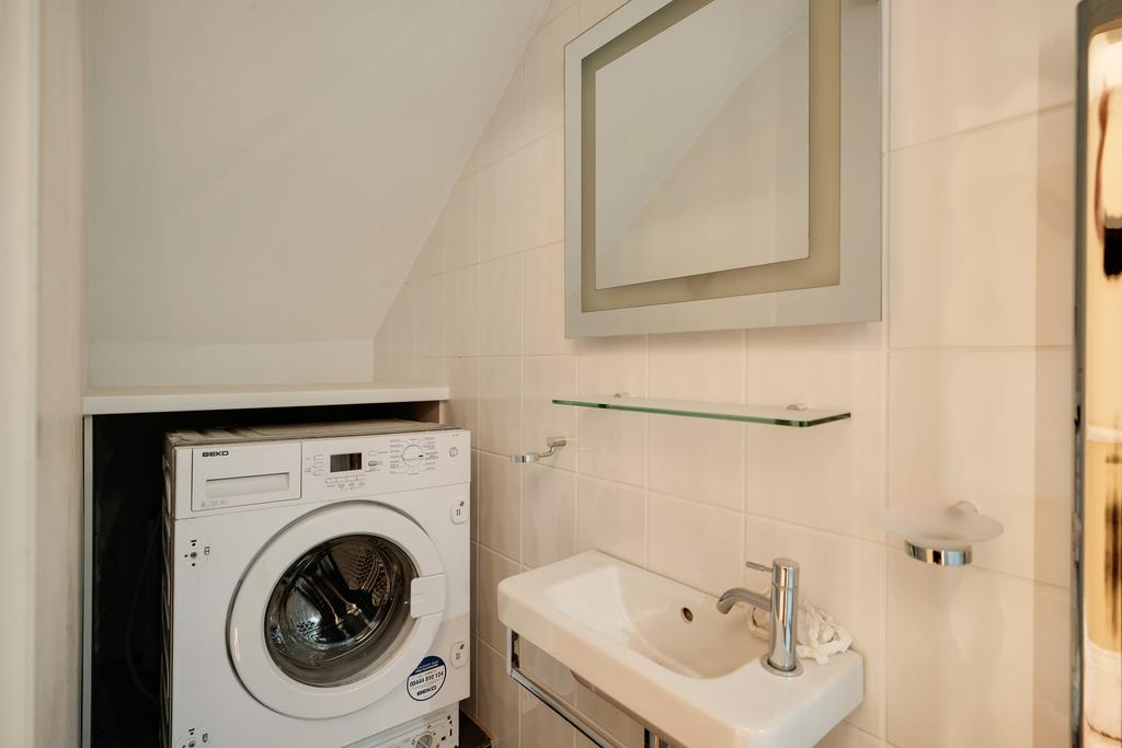Downstairs Bathroom ()