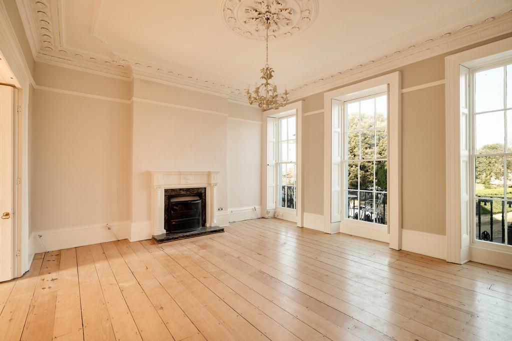 Living Room ()