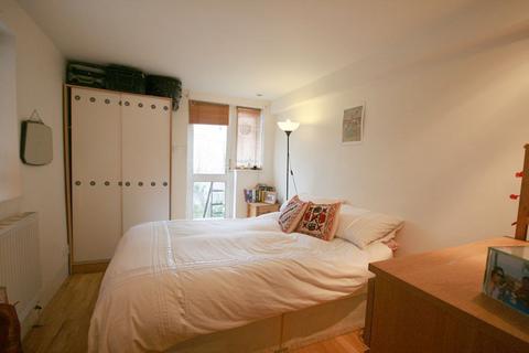2 bedroom flat to rent, Hartham Road, Islington, N7