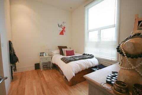 2 bedroom flat to rent, Hartham Road, Islington, N7