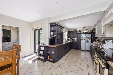 Deer Pond Cottage Highfields, East Horsley, Leatherhead, KT24 5AA
