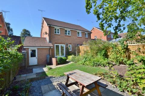 2 bedroom semi-detached house to rent, Northend Close, Petworth