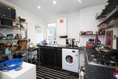 2 bedroom apartment to rent, Clifford Gardens, Kensal Rise NW10