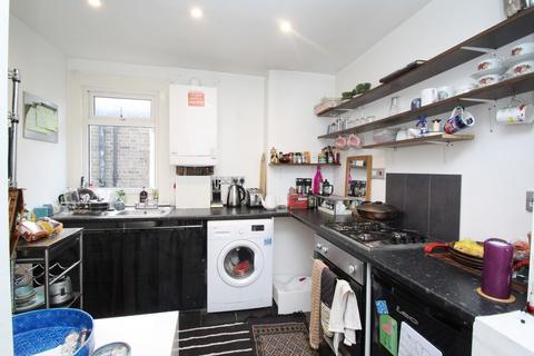 2 bedroom apartment to rent, Clifford Gardens, Kensal Rise NW10