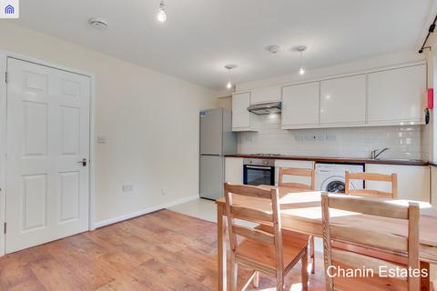 4 bedroom terraced house to rent, Oxley Close, South Bermondsey SE1