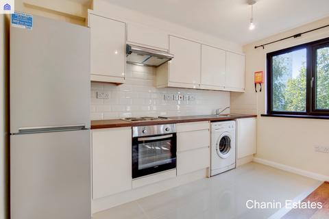 4 bedroom terraced house to rent, Oxley Close, South Bermondsey SE1