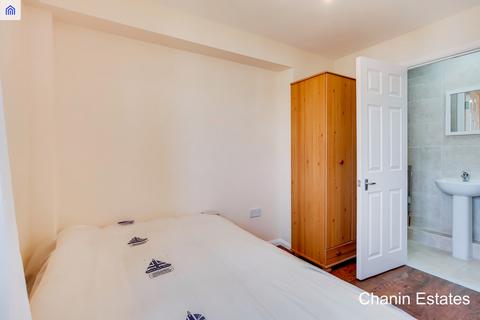 4 bedroom terraced house to rent, Oxley Close, South Bermondsey SE1