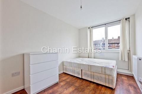 3 bedroom apartment to rent, Collette Court, London SE16