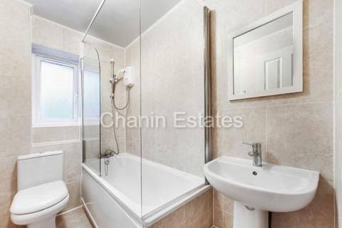 3 bedroom apartment to rent, Collette Court, London SE16