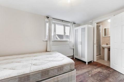 5 bedroom townhouse to rent, Cahir Street, Docklands E14