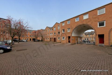 5 bedroom townhouse to rent, Cyclops Mews, Docklands E14