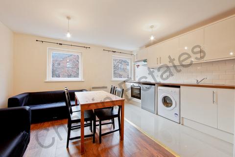 5 bedroom townhouse to rent, Cyclops Mews, Docklands E14