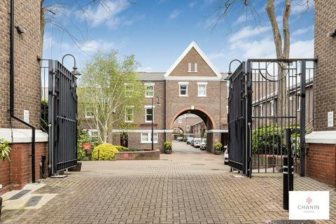 5 bedroom townhouse to rent, Lockesfield Place, Docklands E14