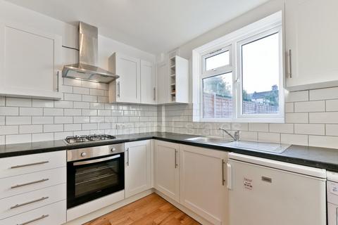 5 bedroom terraced house to rent, Etta Street, London SE8