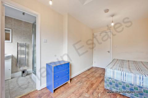 5 bedroom townhouse to rent, Cyclops Mews, Docklands E14