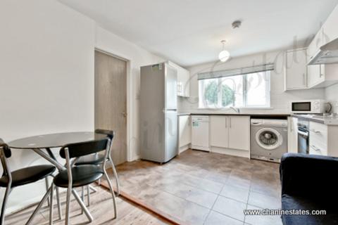 3 bedroom townhouse to rent, Ambassador Square, Docklands E14