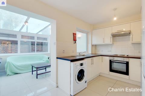 5 bedroom townhouse to rent, Barnfield Place, Docklands E14