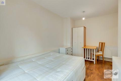 4 bedroom maisonette to rent, Cooks Road, Kennington SE17