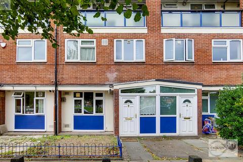 4 bedroom maisonette to rent, Cooks Road, Kennington SE17