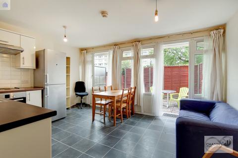 4 bedroom maisonette to rent, Cooks Road, Kennington SE17