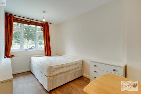 4 bedroom maisonette to rent, Cooks Road, Kennington SE17