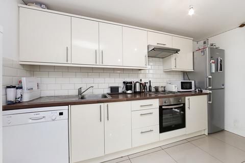 3 bedroom apartment to rent, Edison Building, Docklands E14