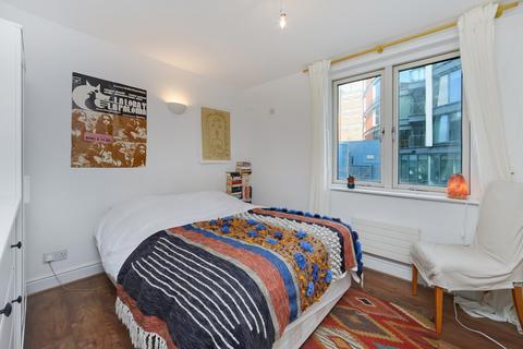 3 bedroom apartment to rent, Edison Building, Docklands E14