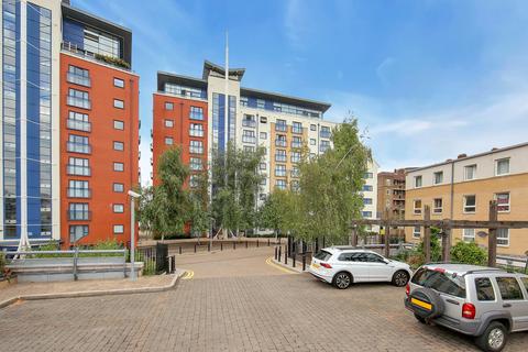 3 bedroom apartment to rent, Nova Building, Docklands E14