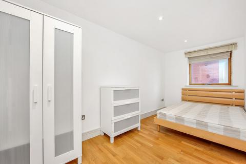 3 bedroom apartment to rent, Nova Building, Docklands E14