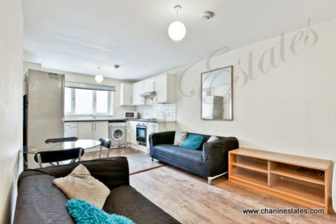 3 bedroom apartment to rent, Ambassador Square, Docklands E14