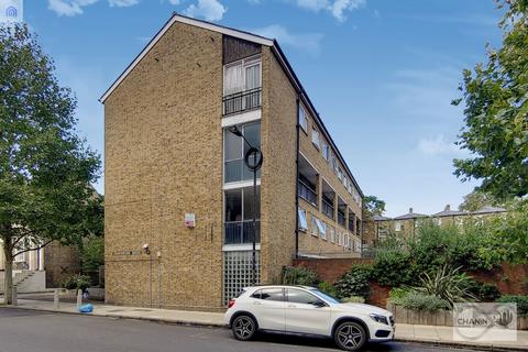 4 bedroom ground floor maisonette to rent, Churchward House, Kennington SE17