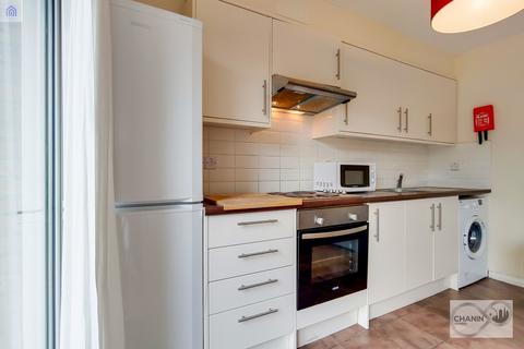 4 bedroom ground floor maisonette to rent, Churchward House, Kennington SE17